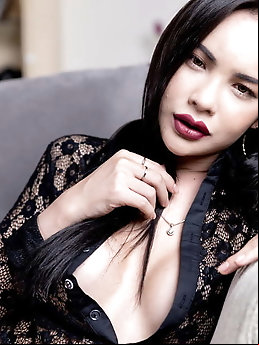 TGIRLS XXX: Get Off to Gorgeous Girl!