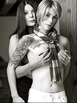 Adorable tranny GFs are spreading their arsehole