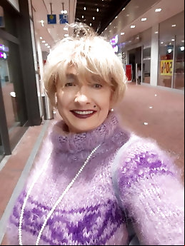 Tranny girlfriends are posing outdoors
