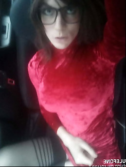 German shemale trollop is giving blowjob